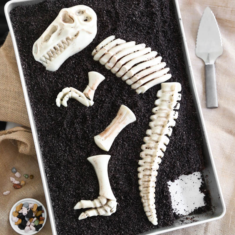 4 digging up dirt dinosaur cake