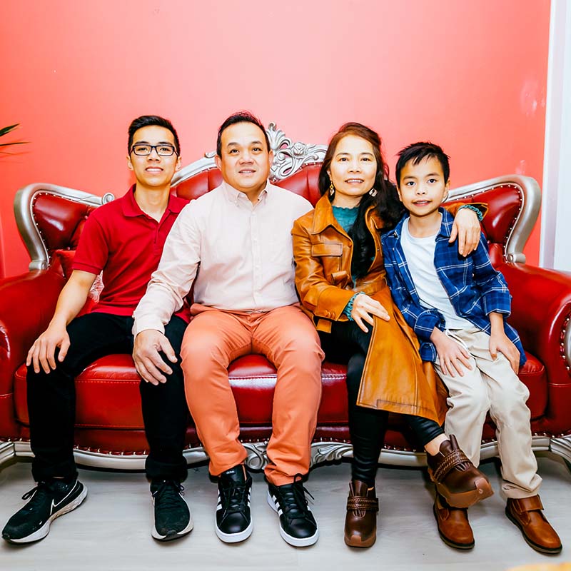 Thu Le and family now